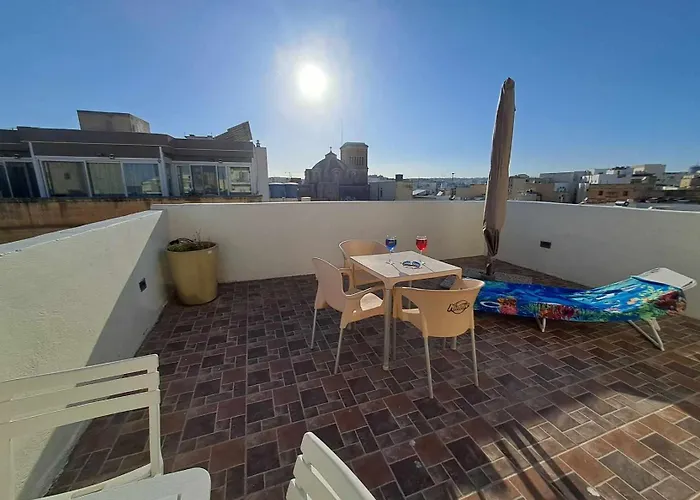 St Julians Penthouse 3 Minutes Walk From Seafront Apartament Sliema