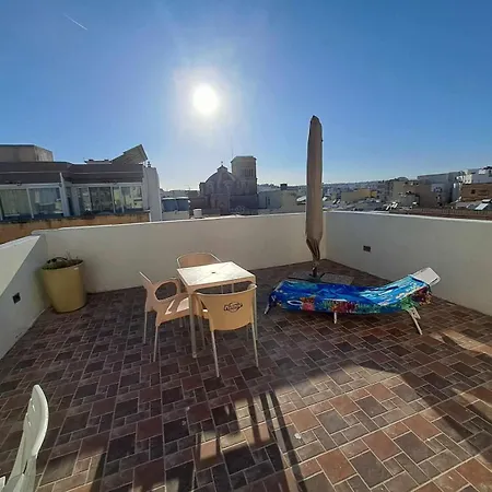 St Julians Penthouse 3 Minutes Walk From Seafront * סליאמה