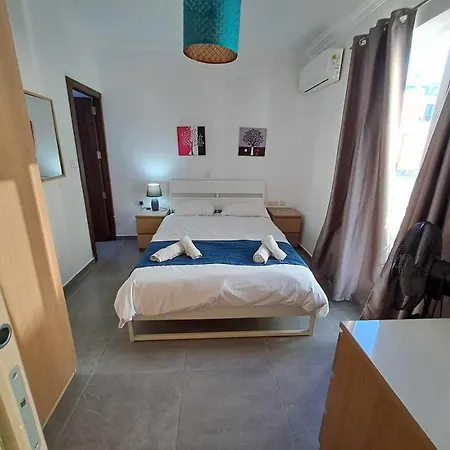 St Julians Penthouse 3 Minutes Walk From Seafront דירה סליאמה