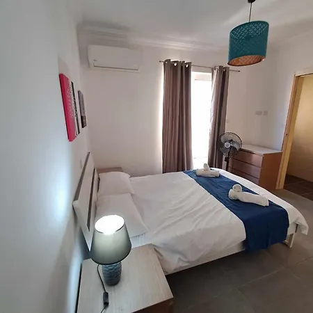St Julians Penthouse 3 Minutes Walk From Seafront * סליאמה