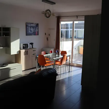St Julians Penthouse 3 Minutes Walk From Seafront *