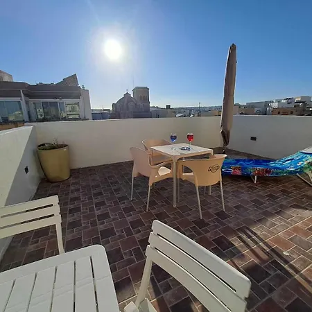 St Julians Penthouse 3 Minutes Walk From Seafront * סליאמה