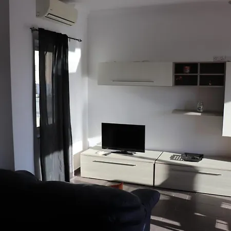 St Julians Penthouse 3 Minutes Walk From Seafront Apartment *