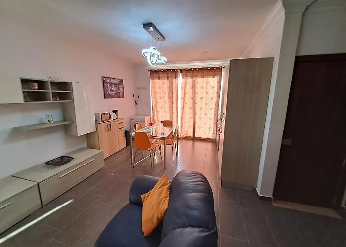 St Julians Penthouse 3 Minutes Walk From Seafront Apartament