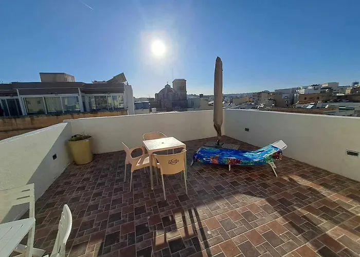 St Julians Penthouse 3 Minutes Walk From Seafront * Sliema