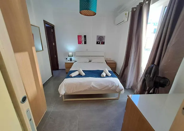 St Julians Penthouse 3 Minutes Walk From Seafront Apartment Sliema