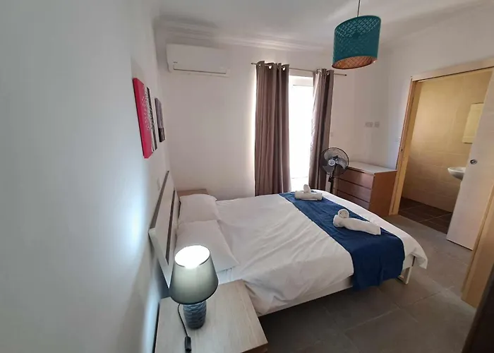 St Julians Penthouse 3 Minutes Walk From Seafront * Sliema