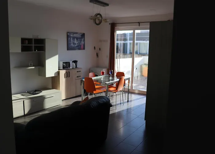 St Julians Penthouse 3 Minutes Walk From Seafront *