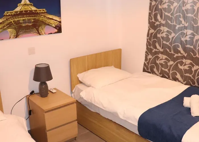 Apartamento St Julians Penthouse 3 Minutes Walk From Seafront Sliema