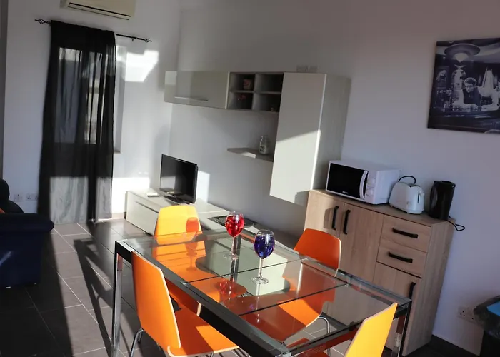 Daire St Julians Penthouse 3 Minutes Walk From Seafront *