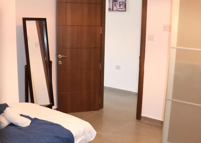 St Julians Penthouse 3 Minutes Walk From Seafront *