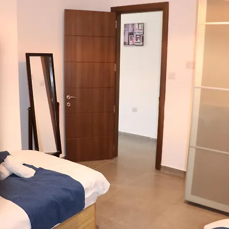 St Julians Penthouse 3 Minutes Walk From Seafront *